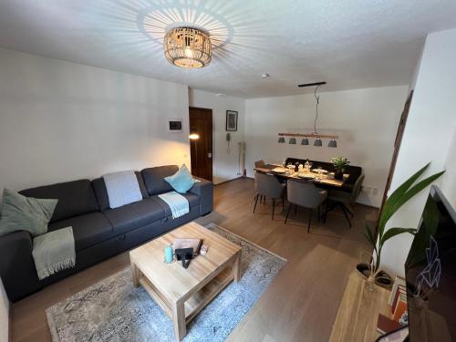 Liboria: lovely,cosy apartment. 2 min skilift walk休息區