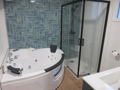 Baðherbergi á Belice, excepcional apartamento con Jacuzzi