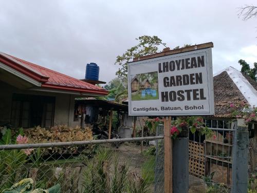 LHOYJEAN Garden Hostel tesisinde sergilenen bir sertifika, ödül, işaret veya başka bir belge