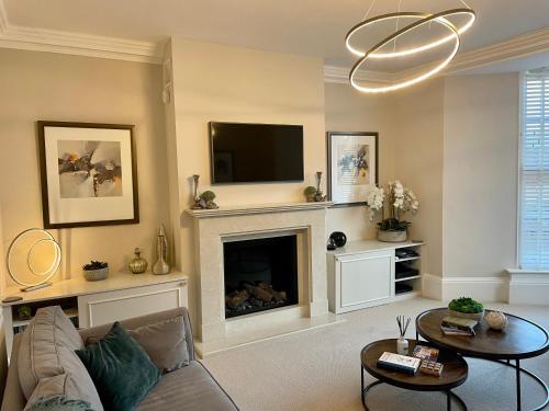 Televisi dan/atau pusat hiburan di Edge Mere Apartment, Bowness-on-Windermere