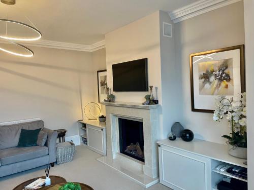 Televisi dan/atau pusat hiburan di Edge Mere Apartment, Bowness-on-Windermere