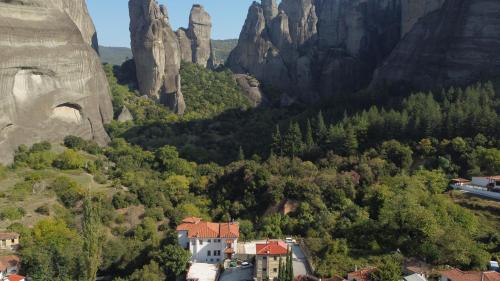 a view of a village in front of a mountain at Pyrgos Adrachti in Kalabaka