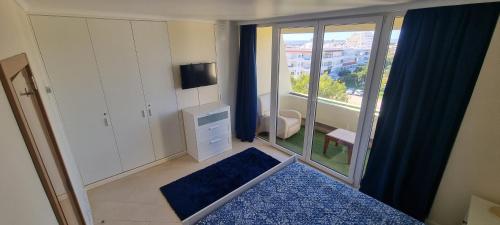 TV at/o entertainment center sa T2+1 - Sousa Vila - Apartament with the best pool @ Algarve