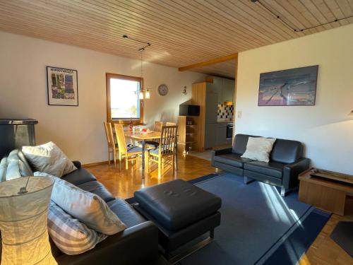 Uma área de estar em Holiday Home Westfalen by Interhome