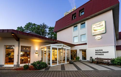 une représentation de l'avant d'un hôtel dans l'établissement Hotel am Tierpark Gotha, à Gotha