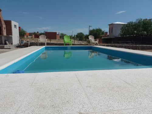 Piscina de la sau aproape de Ecos de Montaña Casa