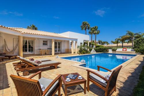 A piscina localizada em Villa Dome by OCvillas ou nos arredores