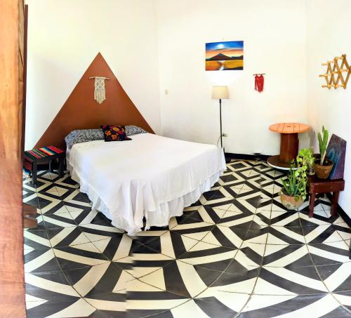 A bed or beds in a room at Hostal Azul