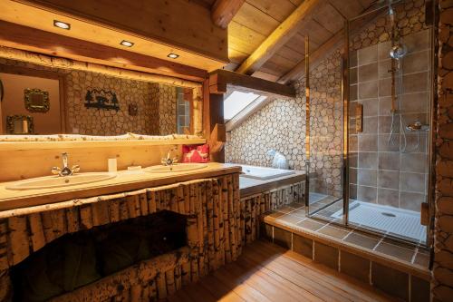 Kamar mandi di Magic Megève Bois