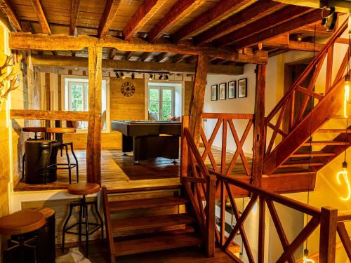 Foto da galeria de Cosy mansion with private terrace and sauna em Aywaille