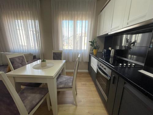 Kuhinja ili čajna kuhinja u objektu Tirana New Bazaar-Apartment 1