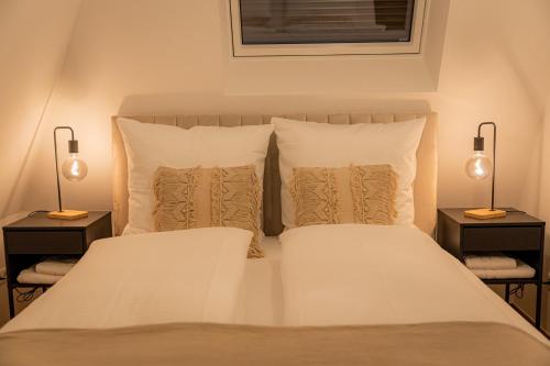 BONNYSTAY Passau Downtown - mitten in der Altstadt Passau`s房間的床