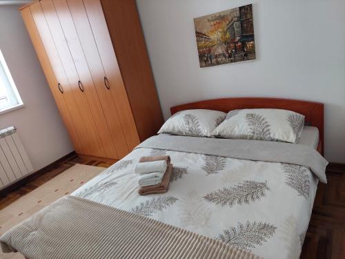 Tempat tidur dalam kamar di Apartman Đorđević