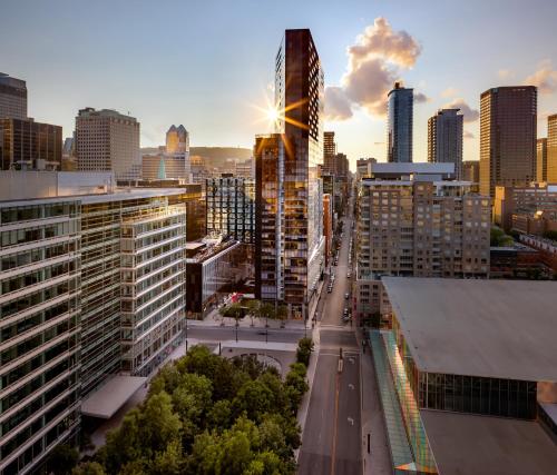 Pemandangan umum bagi Montreal atau pemandangan bandar yang diambil dari hotel