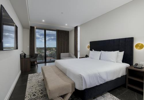 Krevet ili kreveti u jedinici u okviru objekta Crowne Plaza Sydney Burwood, an IHG Hotel