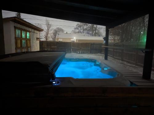 Piscina de la sau aproape de Smart House [HotTub/Pets/420]