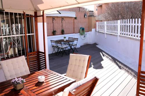 Un balcón o terraza en Plaza de España independent house