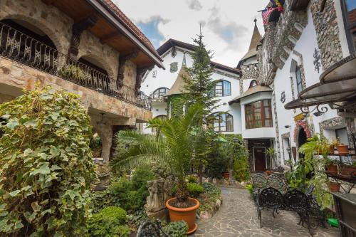 Hunter Prince Castle Hotel tesisinin dışında bir bahçe