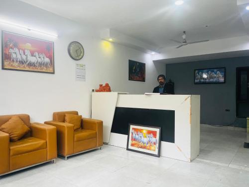 Televisi dan/atau pusat hiburan di Hotel Cozy Cave Delhi Aiport