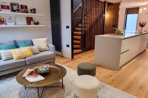 Uma área de estar em Stunning Luxury Townhouse in Centre of Manchester