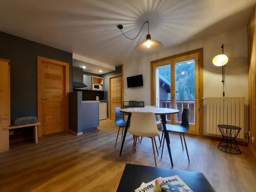 Eldhús eða eldhúskrókur á Appartement Les 3 cols Morzine, 2 pièces, 2 personnes