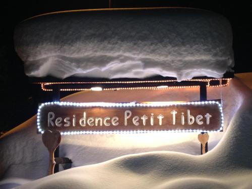 a sign that reads rest dense fertility filter in snow at Residence Petit Tibet in Breuil-Cervinia