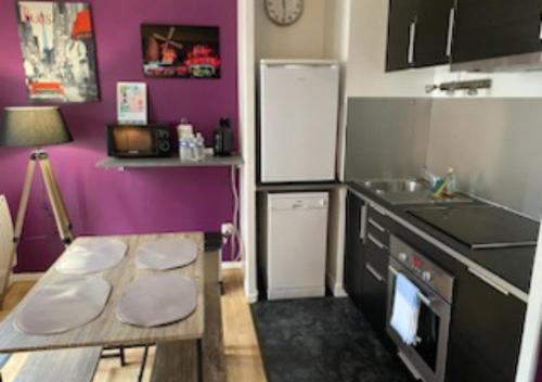 Dapur atau dapur kecil di Briget Apartment