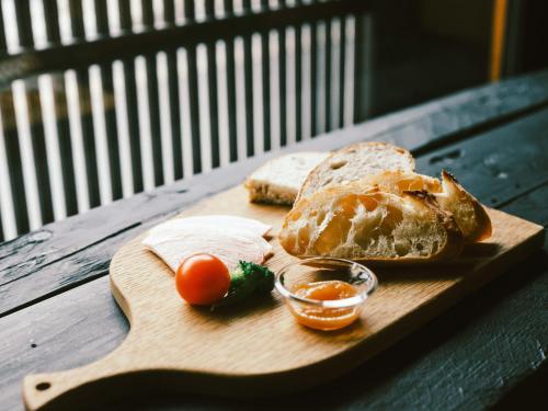 Makanan di atau berdekatan hotel