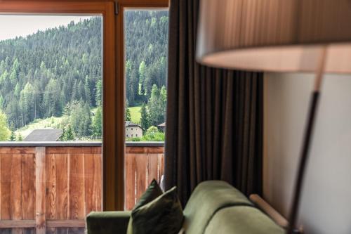 a room with a couch and a window with a view at Ciasa Agreiter in La Villa