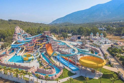 Kolam renang di atau di dekat Orka World Hotel & Aquapark