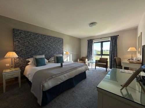 Tempat tidur dalam kamar di Bicester Hotel, Golf & Spa