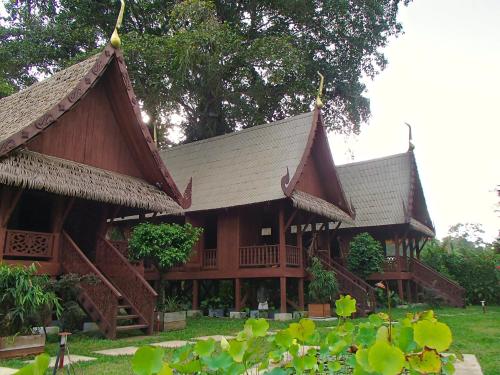 a large wooden building with a roof at Lanna Ban Hotel in Puerto Viejo