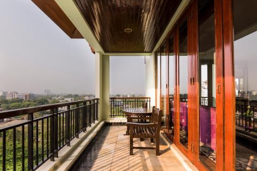 A balcony or terrace at Chatrium Hotel Royal Lake Yangon