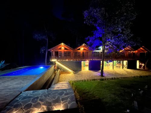 Πισίνα στο ή κοντά στο PINE TREE Mazamitla Hotel Boutique & Cabañas