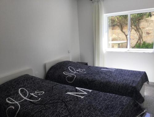 Cama ou camas em um quarto em solo room Villa Ribeiro pilgrims way to SANTIAGO bike a garage for Marinhas Esposende