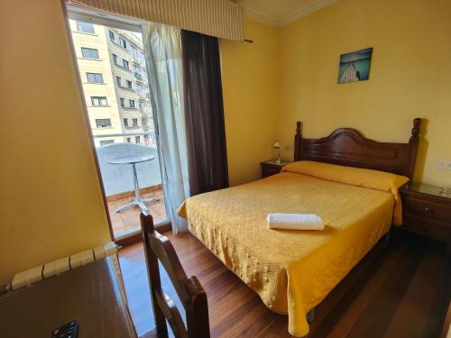 Giường trong phòng chung tại Pensión Residencia Buenos Aires