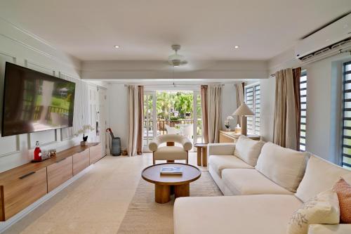 A seating area at Calabash Hotel