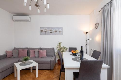 Apartment Beba tesisinde bir oturma alanı