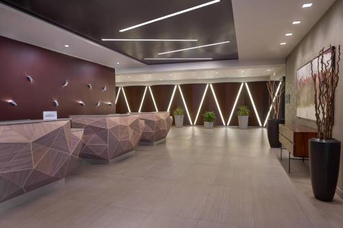 A seating area at TownePlace Suites by Marriott Oshawa