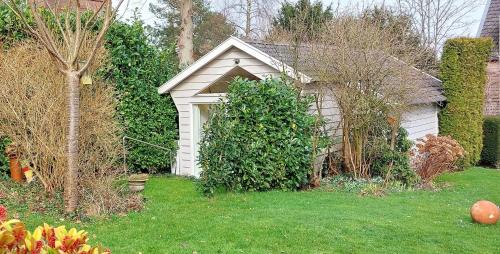 Un jardín fuera de Natuurhuisje Heerlijkheid Beek