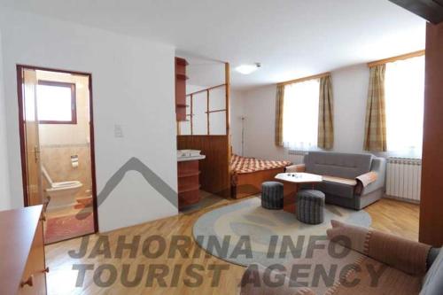 Guesthouse Mali Raj tesisinde bir oturma alanı