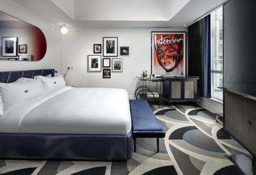 A bed or beds in a room at Bisha Hotel Toronto