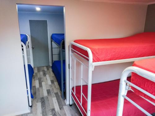 Cama ou camas em um quarto em Aji Hostel