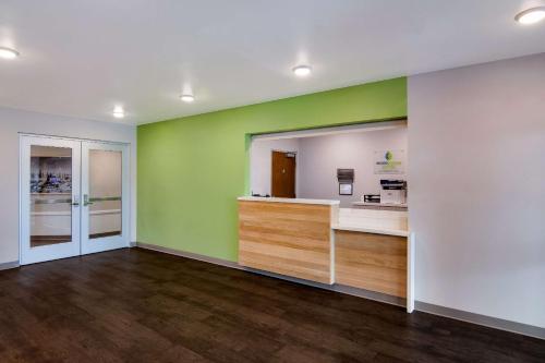 תמונה מהגלריה של WoodSpring Suites Morrisville - Raleigh Durham Airport במוריסוויל