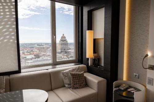 Seating area sa The Hotel Brussels