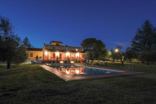 A piscina localizada em Agriturismo Michelangelo ou nos arredores