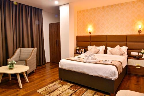 Tempat tidur dalam kamar di Rufina Pinasa Residency