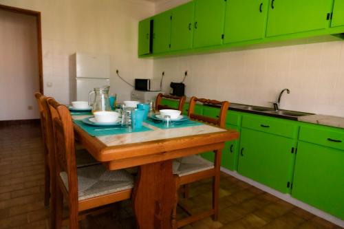 A kitchen or kitchenette at Apartamento Rosa