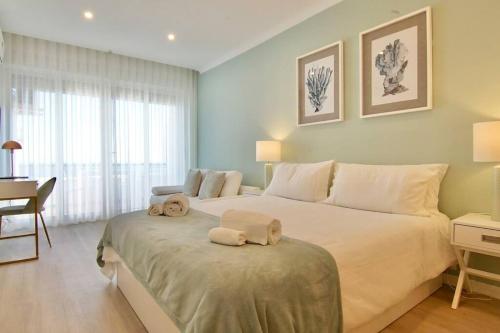 Rúm í herbergi á Sea Lovers - Sea front - studio apartment