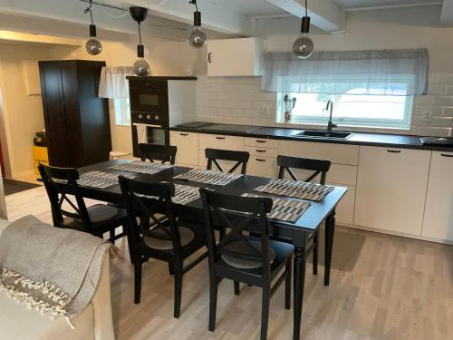 Köök või kööginurk majutusasutuses Högklint Rövar Liljas Apartment